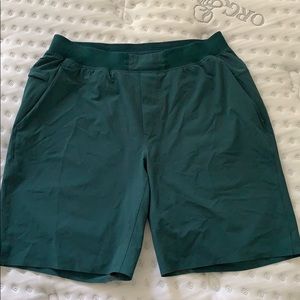 Lululemon men’s large workout shorts